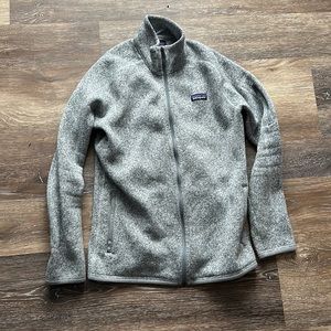 Patagonia zip up grey women’s jacket. Size L